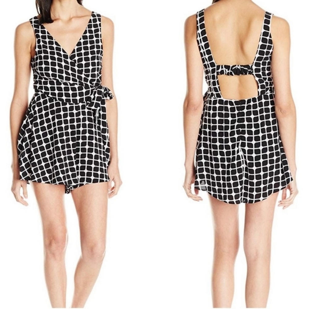 LA BLANCA black and white romper back zip sz L